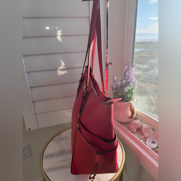 MICHAEL KORS VOYAGER EAST WEST MK SIGNATURE TOTE SHOULDER BAG - Picture 9 of 17